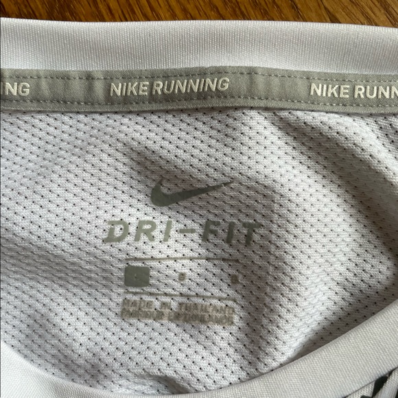 Nike running shirt - Picture 3 of 3